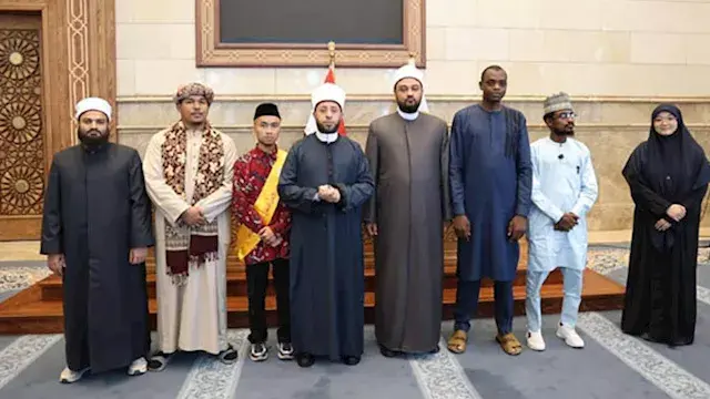 وزير الأوقاف يكرم الوافدين خريجي منحة المجلس الأعلى للشئون الإسلامية