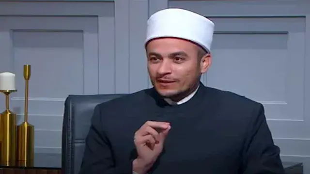 هل يجوز للصائم الإفطار قبل انتهاء أذان المغرب؟.. أمين الفتوى يجيب