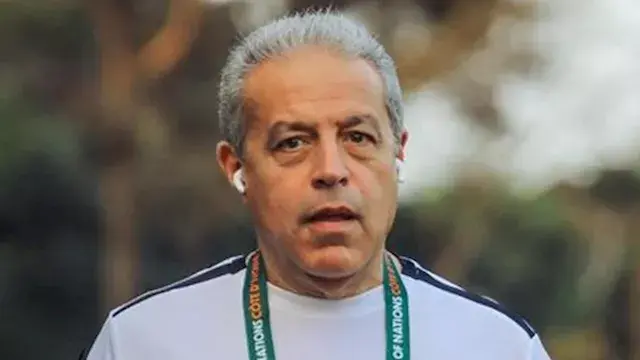 بالفيديو.. وصول خالد الدرندلي إلى عزاء الدهشوري حرب في مسجد الشرطة