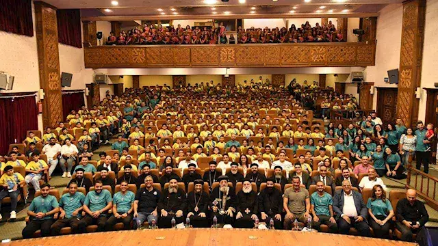 البابا تواضروس الثاني يلتقي أعضاء أكاديمية الكرة بالإسكندرية.. تفاصيل