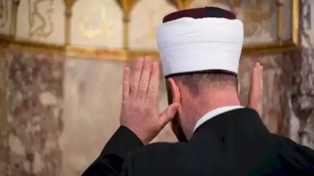 ما حكم التلفظ بالنية في الصلاة...