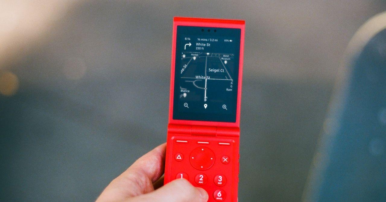 The Light Flip Is the Stylish Dumb Flip Phone of Your Dreams