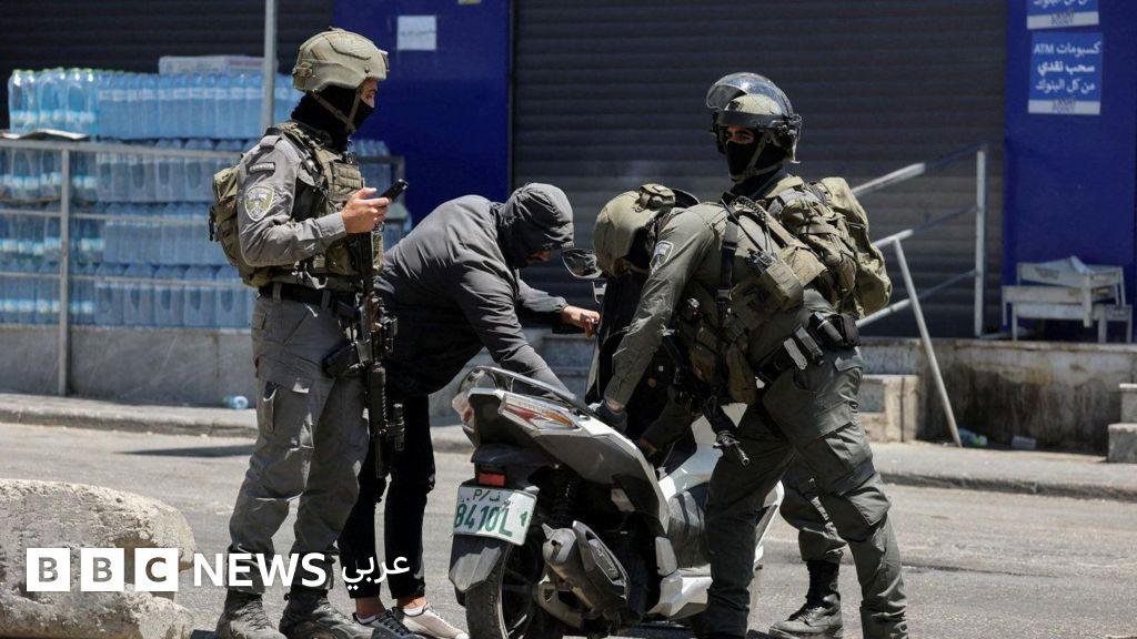 "لا نستطيع الوصول إلى بيوتنا أو محالّنا": سكان قلنديا يصفون واقع المخيم تحت وطأة العملية العسكرية