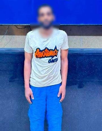 ضبط عاطل تعدى على والدته وطردها من منزلها بالقاهرة للحصول على أموالها