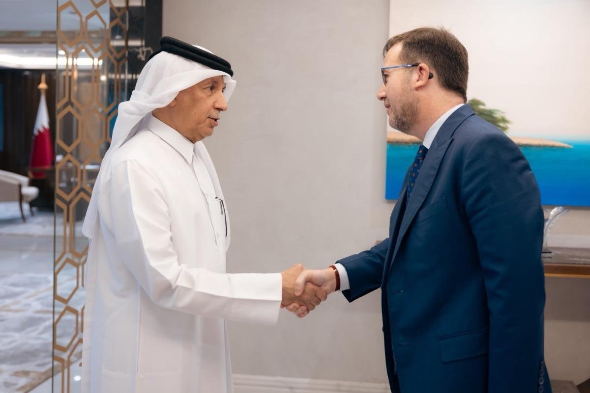 &nbsp;وزير الدولة للشؤون الخارجية يجتمع مع القائم بالأعمال بالإنابة الأمريكي