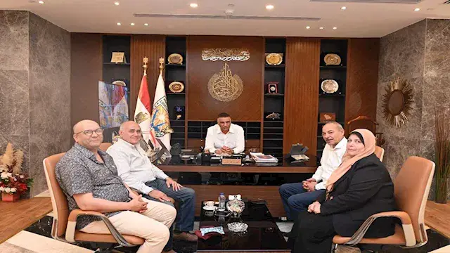 محافظ جنوب سيناء يكرم رئيس جهاز تعمير سيناء ومدن القناة -صور
