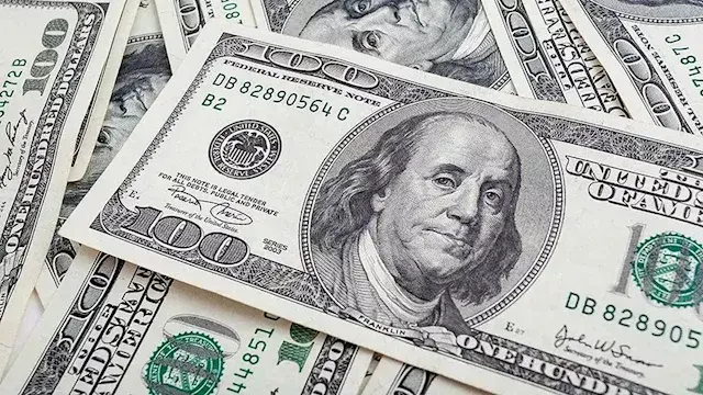تخطى 51 جنيهًا.. الدولار يقفز مقابل الجنيه مع نهاية تعاملات الخميس