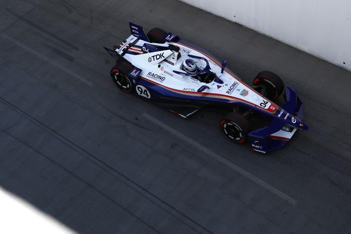 Formula E London E-Prix: Pascal Wehrlein dominates race one to take championship lead