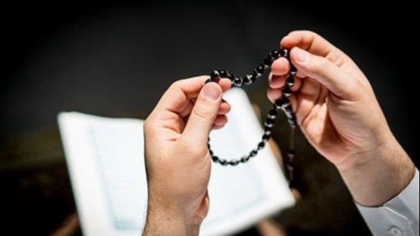 هل الذكر بالقلب أفضل أم باللسان؟.. أمين الإفتاء يجيب