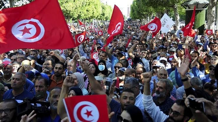 مسيرة في العاصمة تونس ضد سياسات الرئيس قيس سعيد