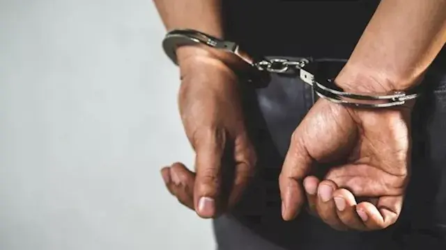 بسبب خلافات عائلية.. ضبط عاطل بتهمة ضرب جدته المسنة في المحلة