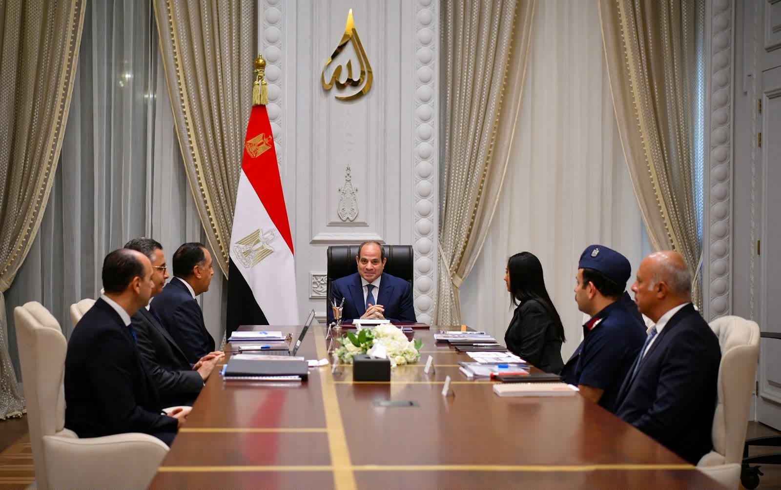السيسي يتابع منظومة الأمن الغذائي والحماية الاجتماعية: مخزون السلع الاستراتيجية آمن وبعضها يقترب من عام