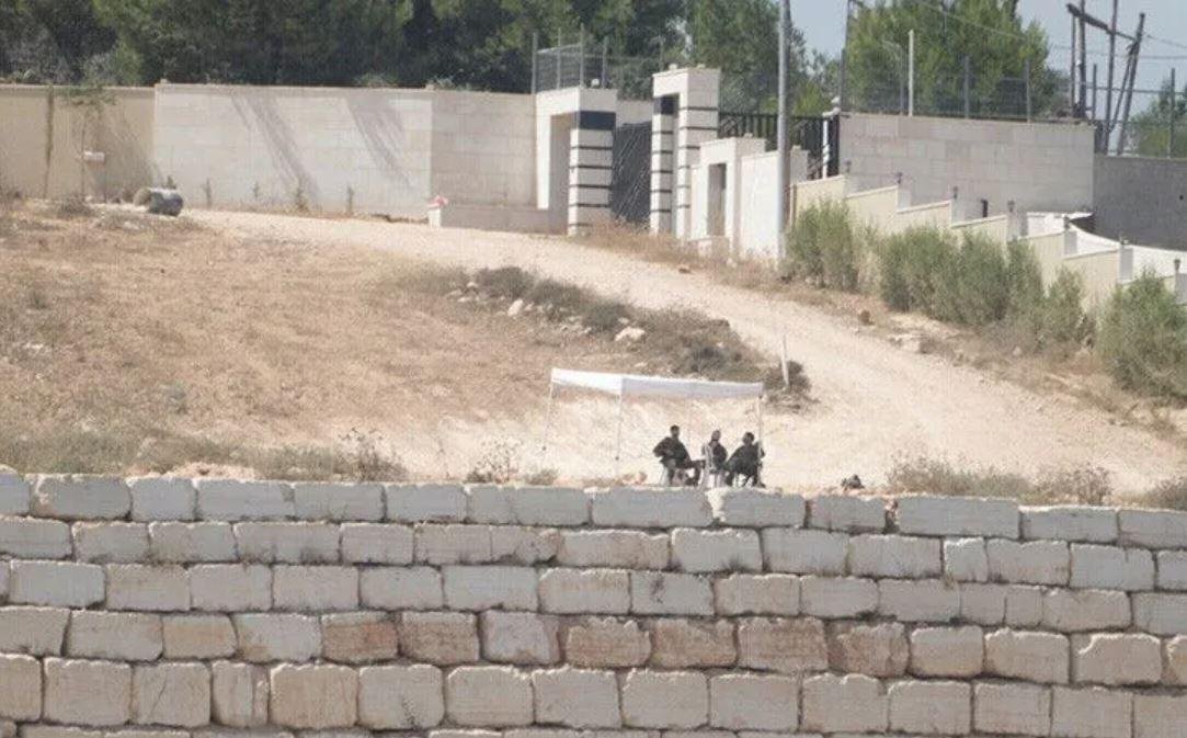لليوم الـ11.. مستوطنون إسرائيليون يحاصرون 3 منازل فلسطينية في قصرة