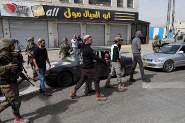 أيام بلا غذاء.. مستوطنون إسرائيليون يحاصرون 3 عائلات فلسطينية بنابلس