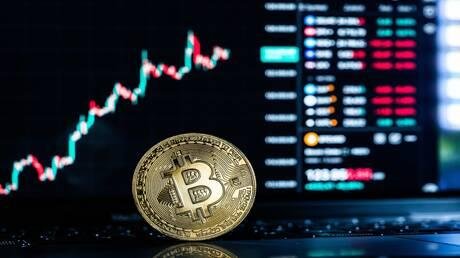 سعر عملة بيتكوين يصل إلى 70 ألف دولار لأول مرة منذ 2 يونيو