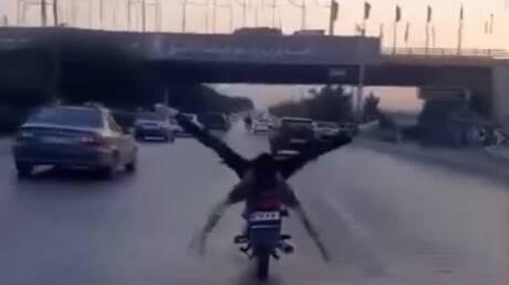 من دير الزور إلى "ترند" المخالفات.. السوريون يحاربون فوضى الطرق بهواتفهم (فيديو)