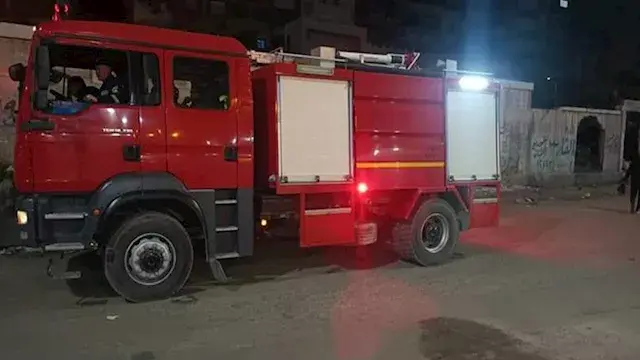 الدفع بـ5 سيارات إطفاء للسيطرة على حريق نشب في 3 محلات بـ قنا
