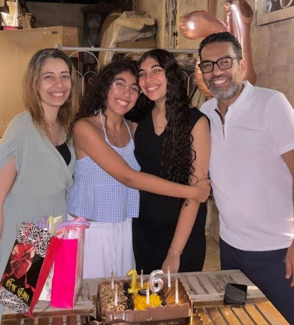 جارة أسرة مذبحة التجمع: نشهد لهم بحسن السيرة والهدوء.. وعلمنا بوجود خلافات بين الأب والمتهم
