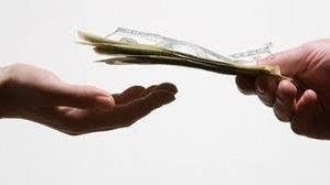 هل يجوز إخراج الصدقة بنية تفريح الهم وقضاء الحاجة؟ .. الإفتاء تجيب