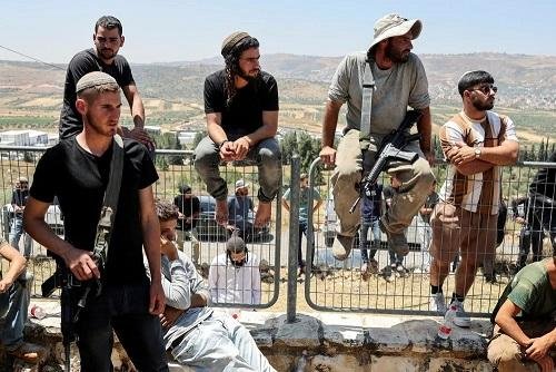 أمريكي من أصل فلسطيني يطالب واشنطن بحمايته من المستوطنين بالضفة
