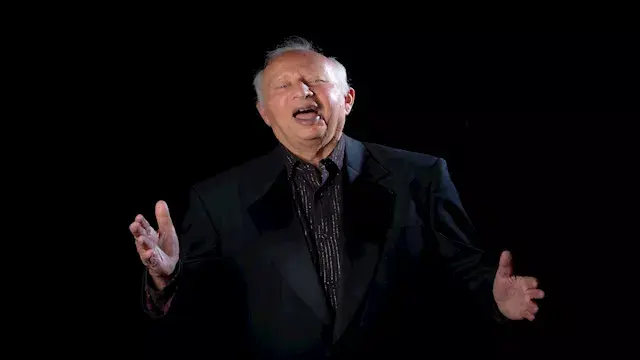 "خبر حزين جدا".. شريف منير ينعى الموسيقار هاني شنودة