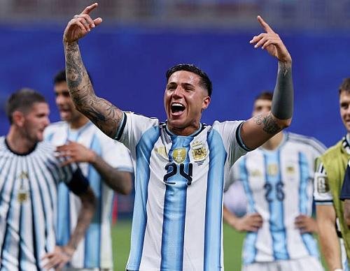 تشيلسي يضع مهلة حاسمة أمام مانشستر سيتي لضم إنزو فرنانديز