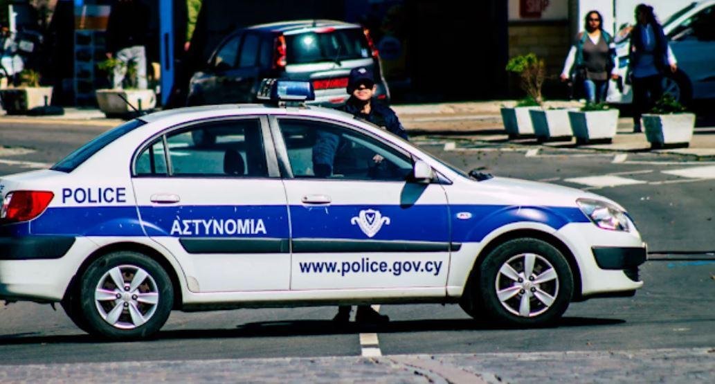 قبرص: التحقيق مع أب ترك طفلته بمفردها في المنزل يومين لمشاهدة مباراة كرة قدم في ألبانيا