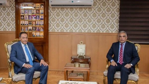 رئيس جامعة طنطا يقدم التهنئة لمدير أمن الغربية