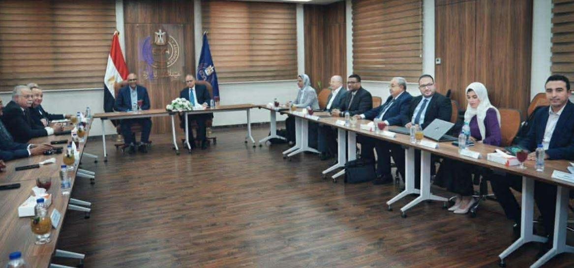 رئيس هيئة الدواء يبحث مع رئيس غرفة صناعة الدواء تعزيز استقرار سوق الدواء ودعم تنافسية الصناعة الوطنية