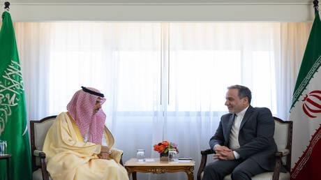 ثاني اتصال خلال 24 ساعة.. عراقجي وبن فرحان ومنير يسابقون الزمن لتفادي "الانفجار الكبير"