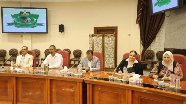 محافظ المنيا: التواصل المستمر مع أعضاء مجلسي النواب والشيوخ والصحفيين والإعلاميين أحد أهم أدوات العمل التنفيذي