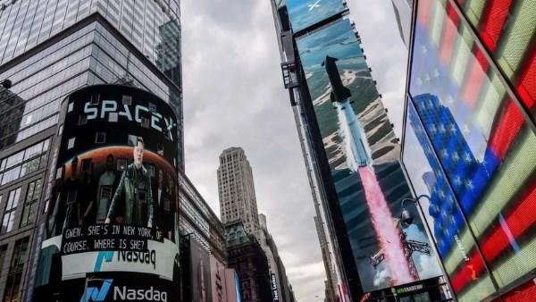 إيلون ماسك يودع نادي التريليون دولار بعد خسارة أكثر من 600 مليار دولار