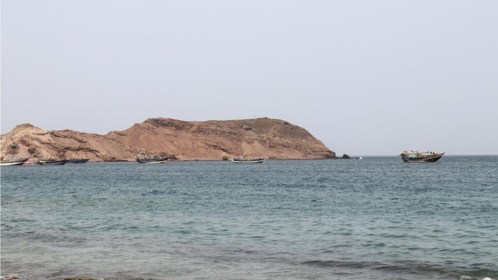 مباشر: حرب إيران تتوسع إلى البحر الأحمر وبحر قزوين وسط استمرار الحصار البحري الأمريكي