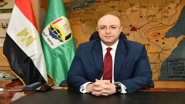 محافظ الفيوم يهنئ أحمد مجدي الأول على الجمهورية في الثانوية العامة للمكفوفين
