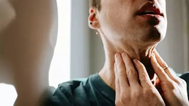 سرطان البلعوم.. علامات تحذيرية وعوامل خطر لا يجب تجاهلها