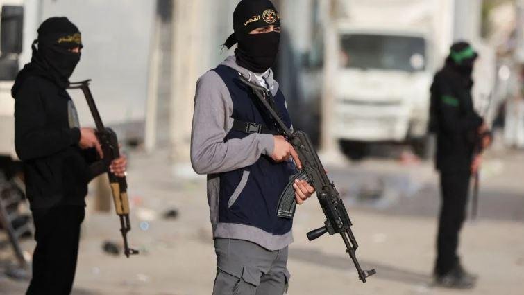 القناة 12: إسرائيل لا تعتزم وقف الهجمات في غزة ما لم تنزع حماس سلاحها