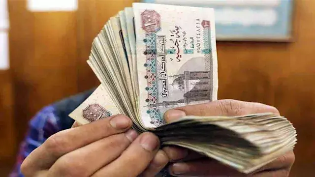 100 ألف جنيه بعد عام.. ماذا فعل بها التضخم والاستثمار؟
