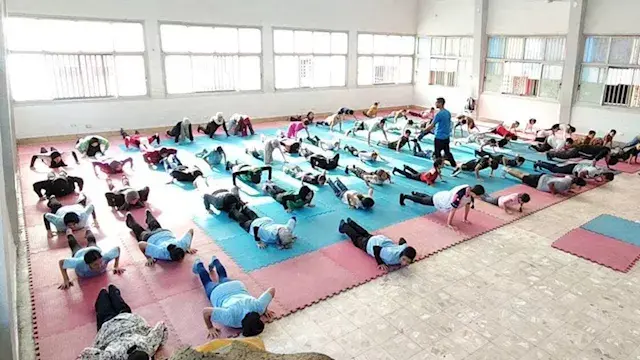 "رياضة لكل الشباب".. استمرار تدريبات المشروع القومي للياقة البدنية بسوهاج