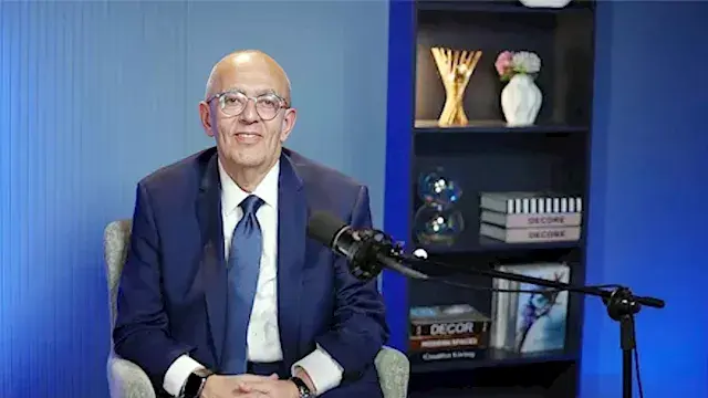 حاتم الجبلي يجيب عن السؤال الصعب: هل كان يتلقى وزراء نظيف أوامر من جمال مبارك؟ - (فيديو)