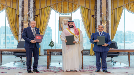 وزير الدفاع السعودي يعلق على "اتفاقية مكة للدفاع المشترك"