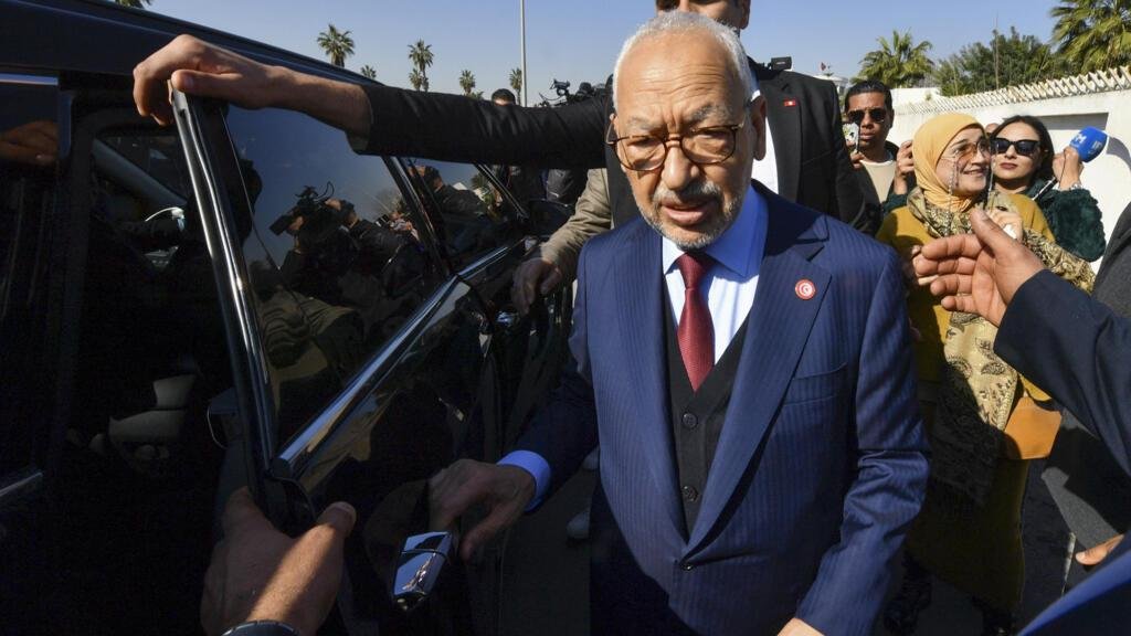 تونس: هيئة الدفاع عن الغنوشي تحذر من وضع صحي حرج داخل السجن