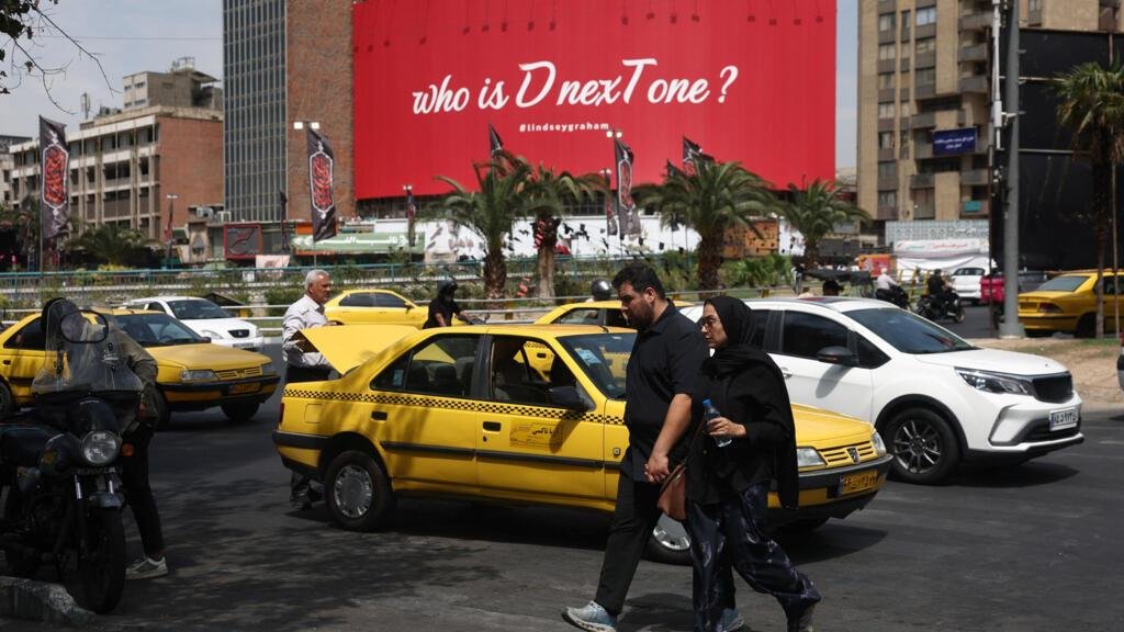 مباشر: ترامب يعلّق الضربات على إيران مؤقتا وطهران تشكك في نوايا واشنطن