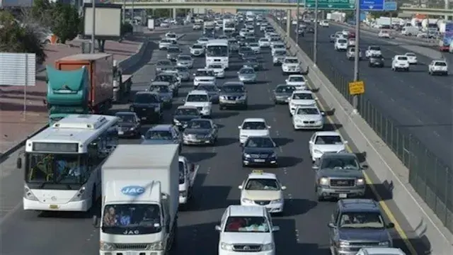 النشرة المرورية.. كثافات متحركة بالقاهرة والجيزة خلال ذروة صباح الخميس