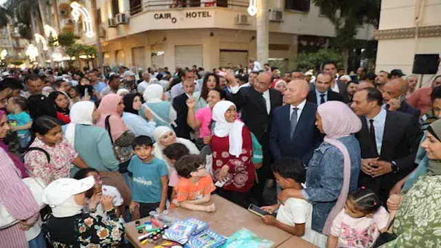 صور.. محافظ القاهرة يشهد أول مشاركة لكورال تعليم القاهرة بـ"شارع الفن"