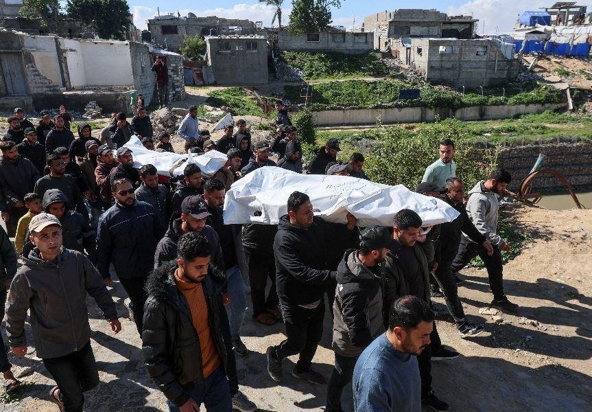 شهيدان و10 إصابات جراء قصف للاحتلال على وسط وشمال قطاع غزة
