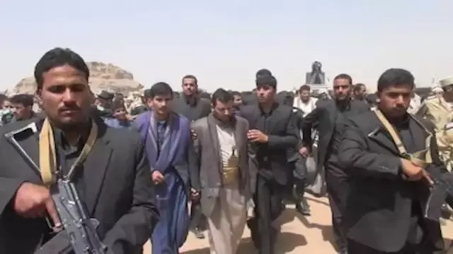 أول تعليق من أنصار الله على عزم الحركة فرض رسوم للمرور عبر باب المندب