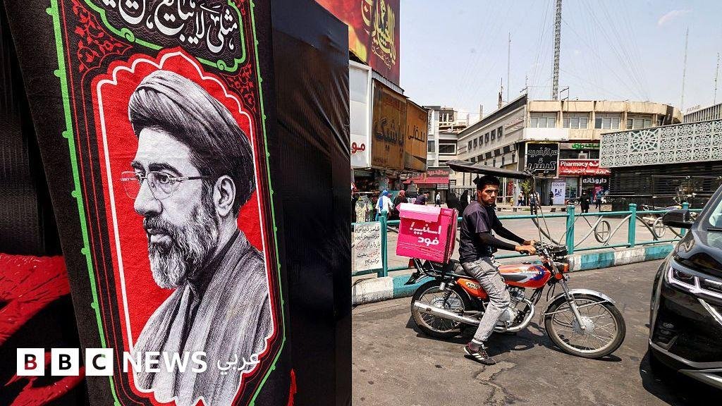 خامنئي يعين رئيساً جديداً للحرس الثوري والقوات المسلحة، وترامب يطالب إيران بتعويضات عن ضحاياها