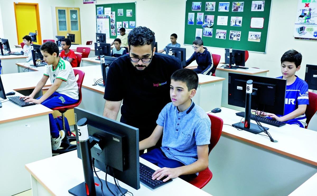 التربية تستكشف المواهب الرياضية والإبداعية بالمدارس