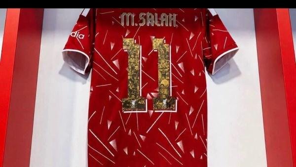 ليفربول يكرم محمد صلاح بوضع قميصه في مقر ملعبه التاريخي