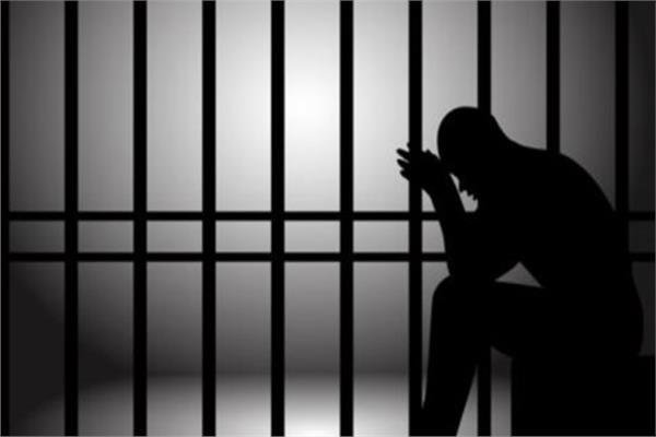 السجن 7 سنوات لسائق تعاطى الحشيش وتسبب في وفاة شخص وإصابة سيدتين بالوراق
